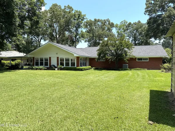 $329,000 | 4 Sun Court, Natchez, MS 39120