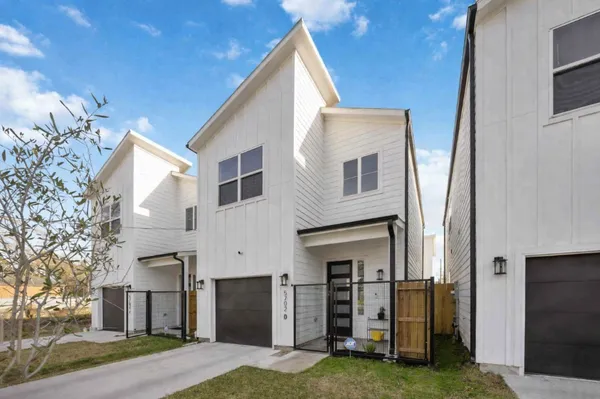 $2,050 | 5702 Breland Street, Unit D, Houston, TX 77016