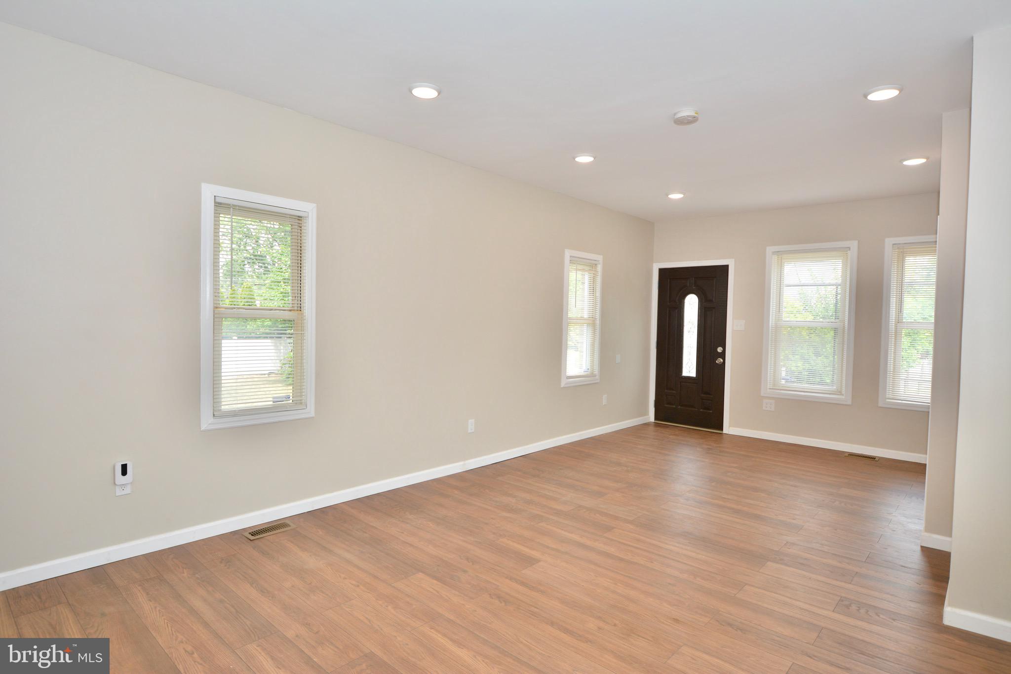 149 Rosedale Avenue Ewing, NJ 08638 - Photo 6 of 38 Living / Family Room