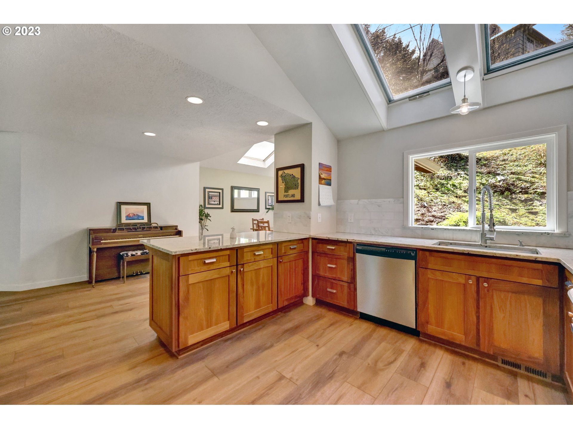 6307 Southwest Terwilliger Boulevard Portland, OR 97239 - Photo 12 of 40 Gallery Image 12