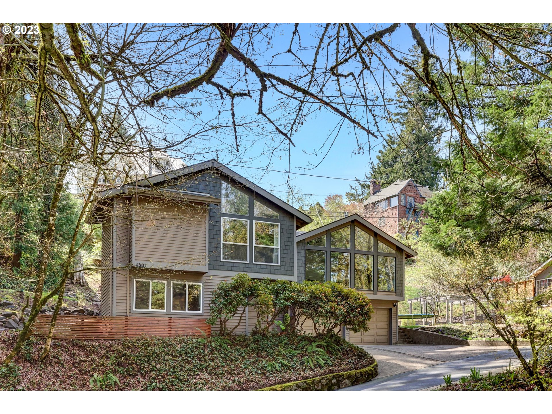 6307 Southwest Terwilliger Boulevard Portland, OR 97239 - Photo 2 of 40 Gallery Image 2