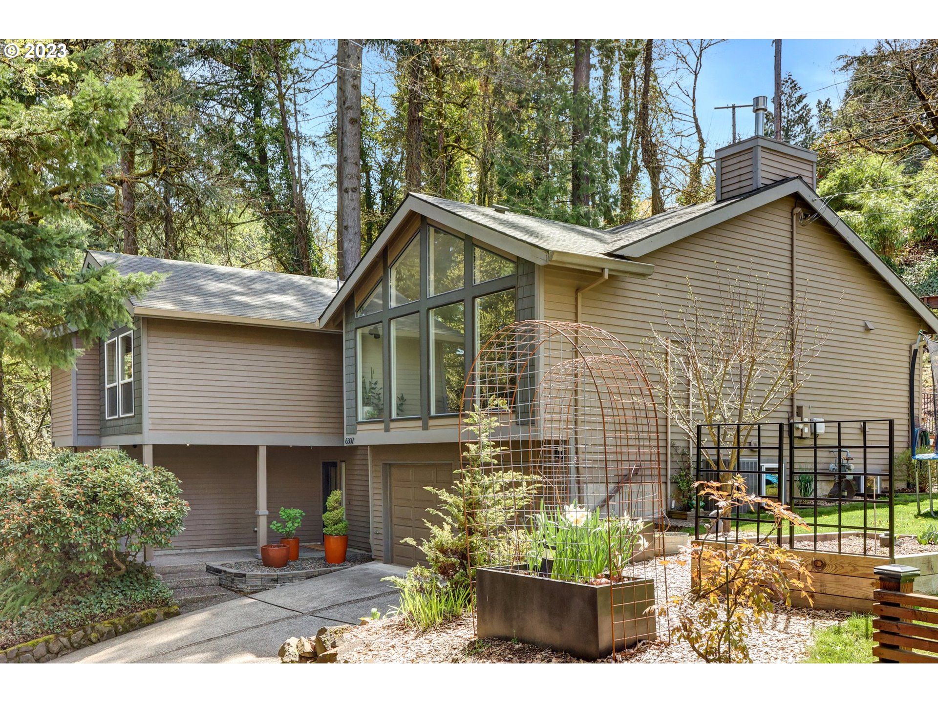 6307 Southwest Terwilliger Boulevard Portland, OR 97239 - Photo 3 of 40 Gallery Image 3
