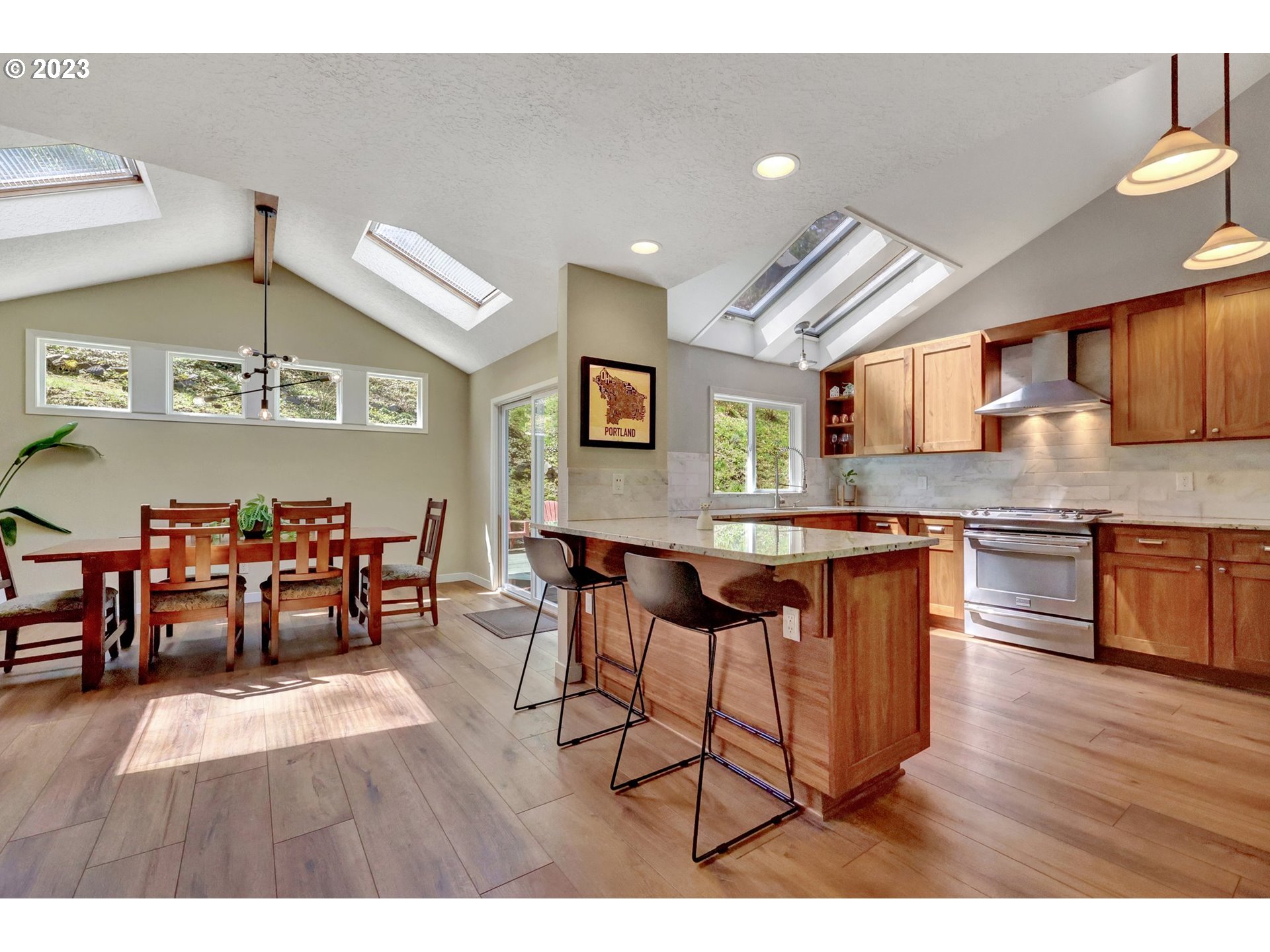 6307 Southwest Terwilliger Boulevard Portland, OR 97239 - Photo 9 of 40 Gallery Image 9