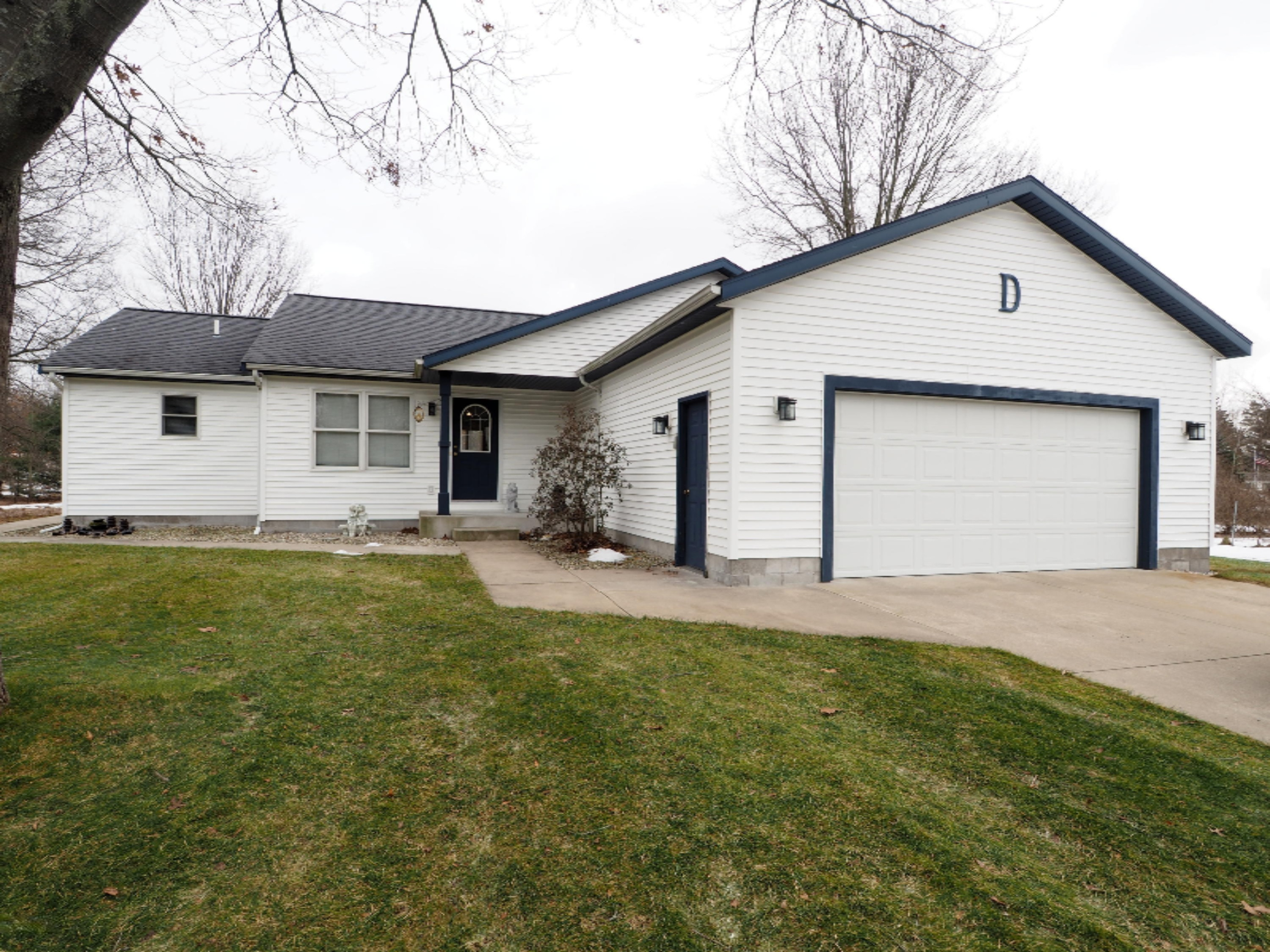 2220 Shettler Road Muskegon, MI 49444 - Photo 1 of 15 P1010048
