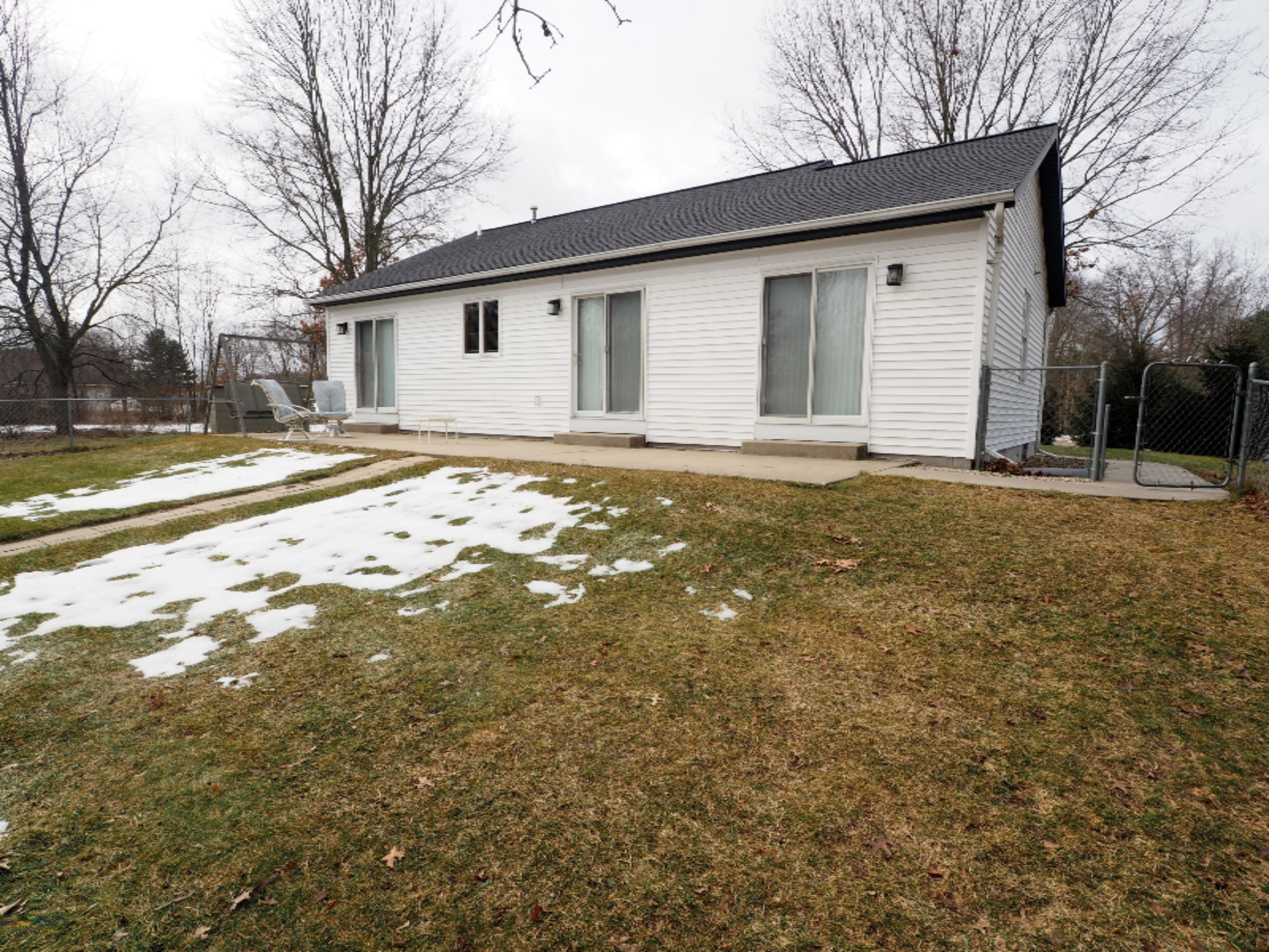 2220 Shettler Road Muskegon, MI 49444 - Photo 2 of 15 P1010067