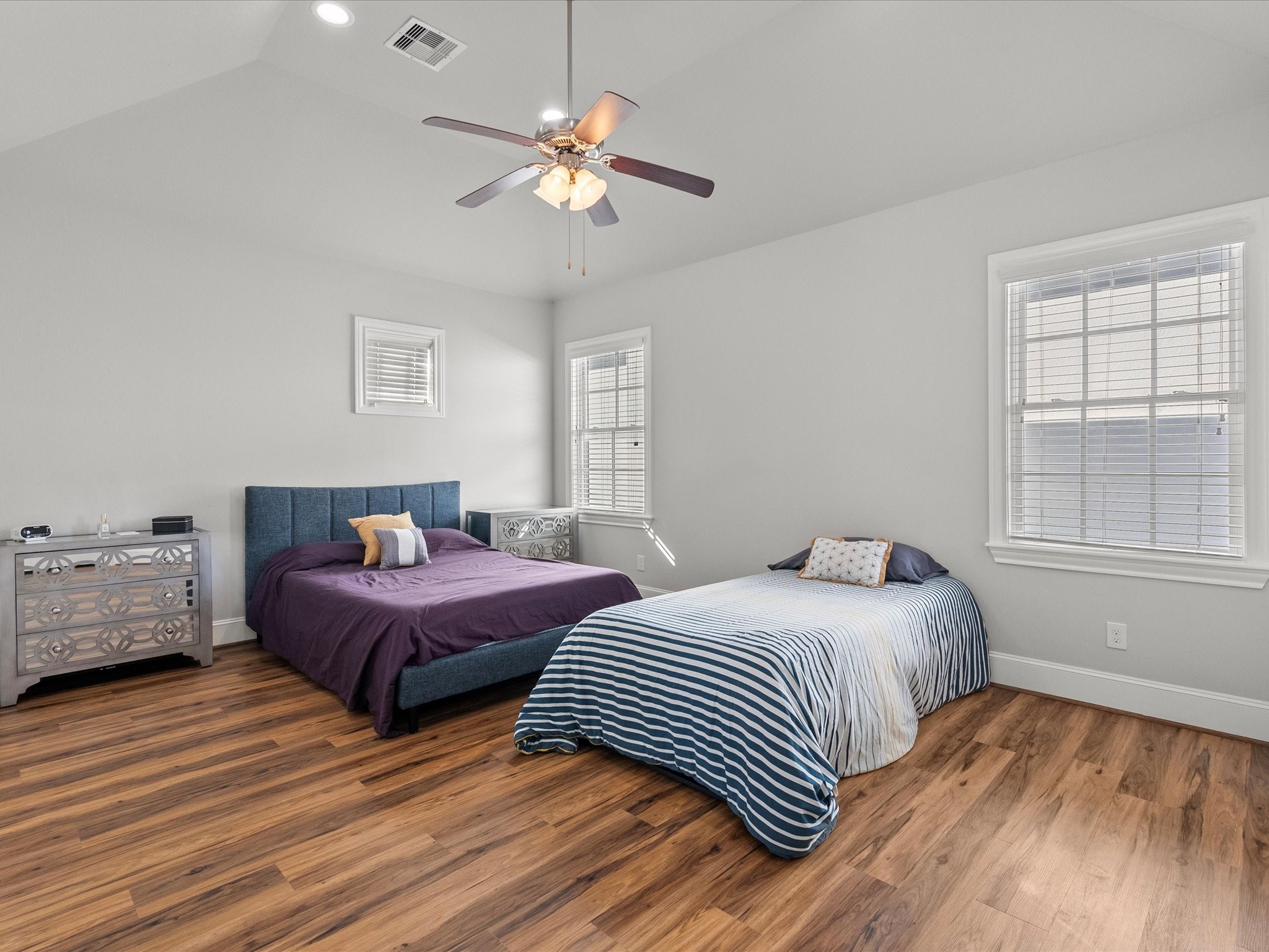 5616 Cohn Terrace Houston, TX 77007 - Photo 18 of 33 a bedroom with two beds and a chandelier