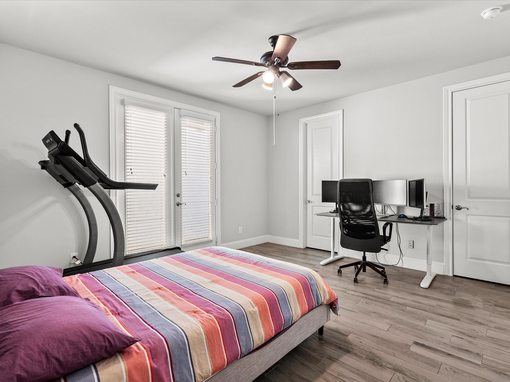 5616 Cohn Terrace Houston, TX 77007 - Photo 26 of 33 a bedroom with a bed and a chandelier