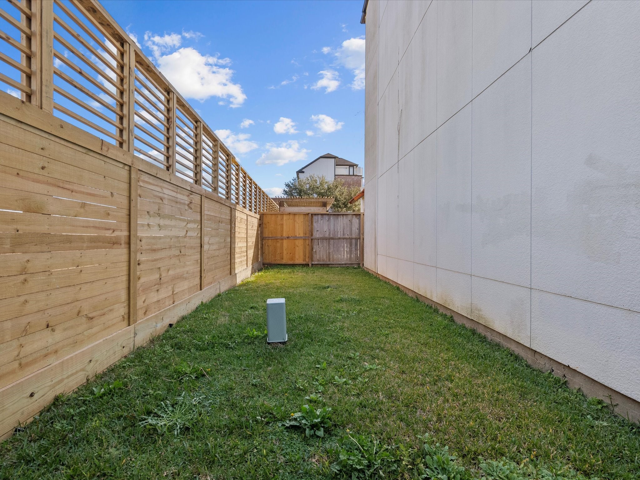 5616 Cohn Terrace Houston, TX 77007 - Photo 30 of 33 a view of yard with small space