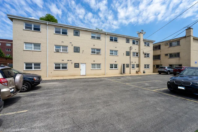 $174,500 | 1353 Perry Street, Unit 5, Des Plaines, IL 60016