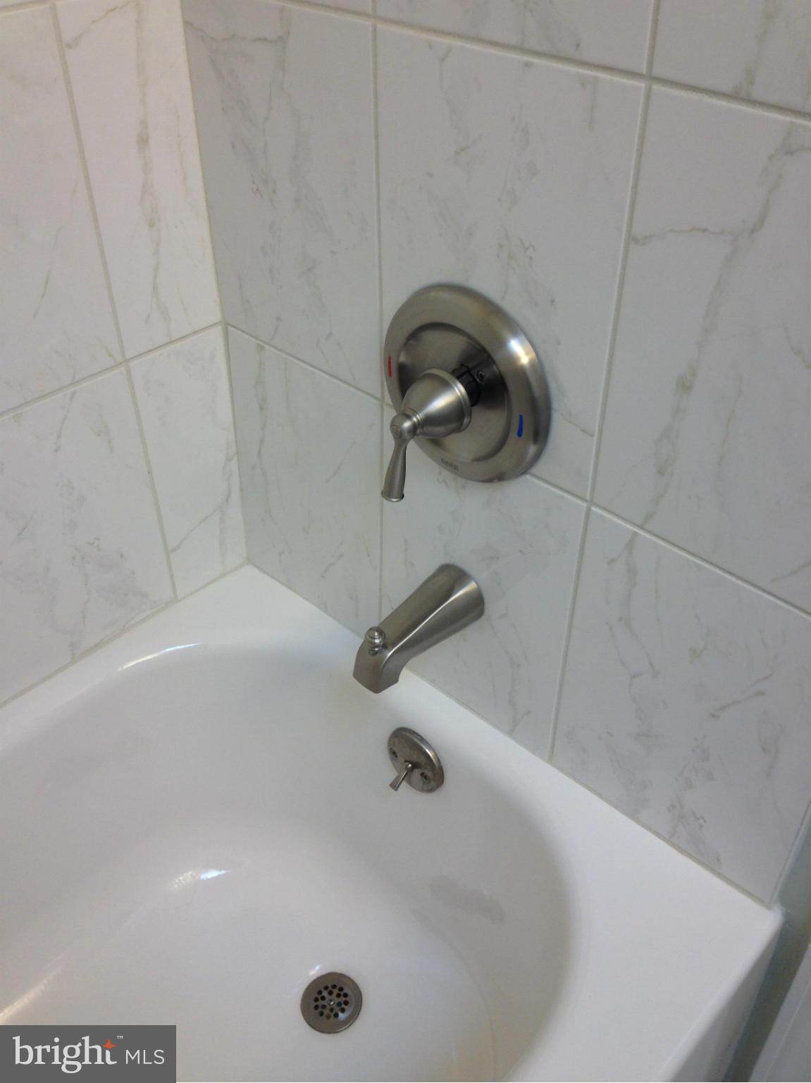 7515 Durwood Road Baltimore, MD 21222 - Photo 8 of 30 Bath