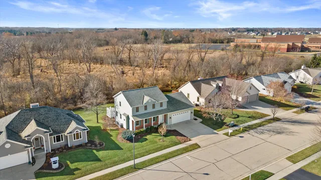 $612,500 | 227 Shore Circle, Oconomowoc, WI 53066