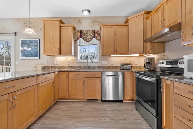 $612,500 | 227 Shore Circle, Oconomowoc, WI 53066