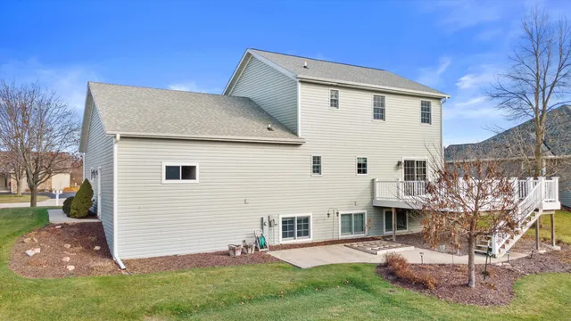 $612,500 | 227 Shore Circle, Oconomowoc, WI 53066