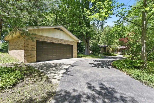 $719,000 | 1630 South 3rd Street, Niles, MI 49120