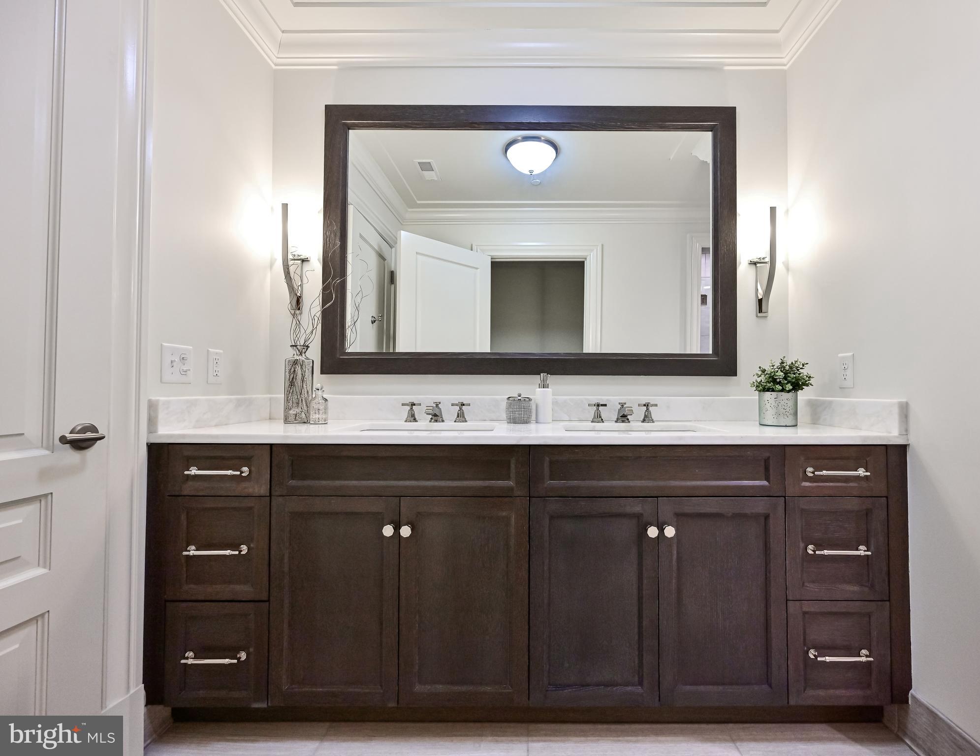 6900 Fleetwood Road, Unit 201 McLean, VA 22101 - Photo 23 of 42 Primary Bath