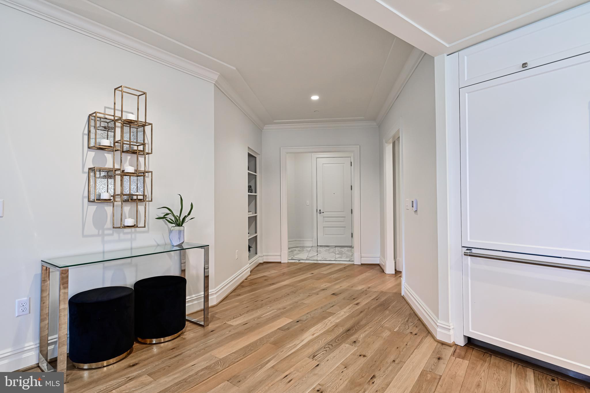 6900 Fleetwood Road, Unit 201 McLean, VA 22101 - Photo 7 of 42 Foyer
