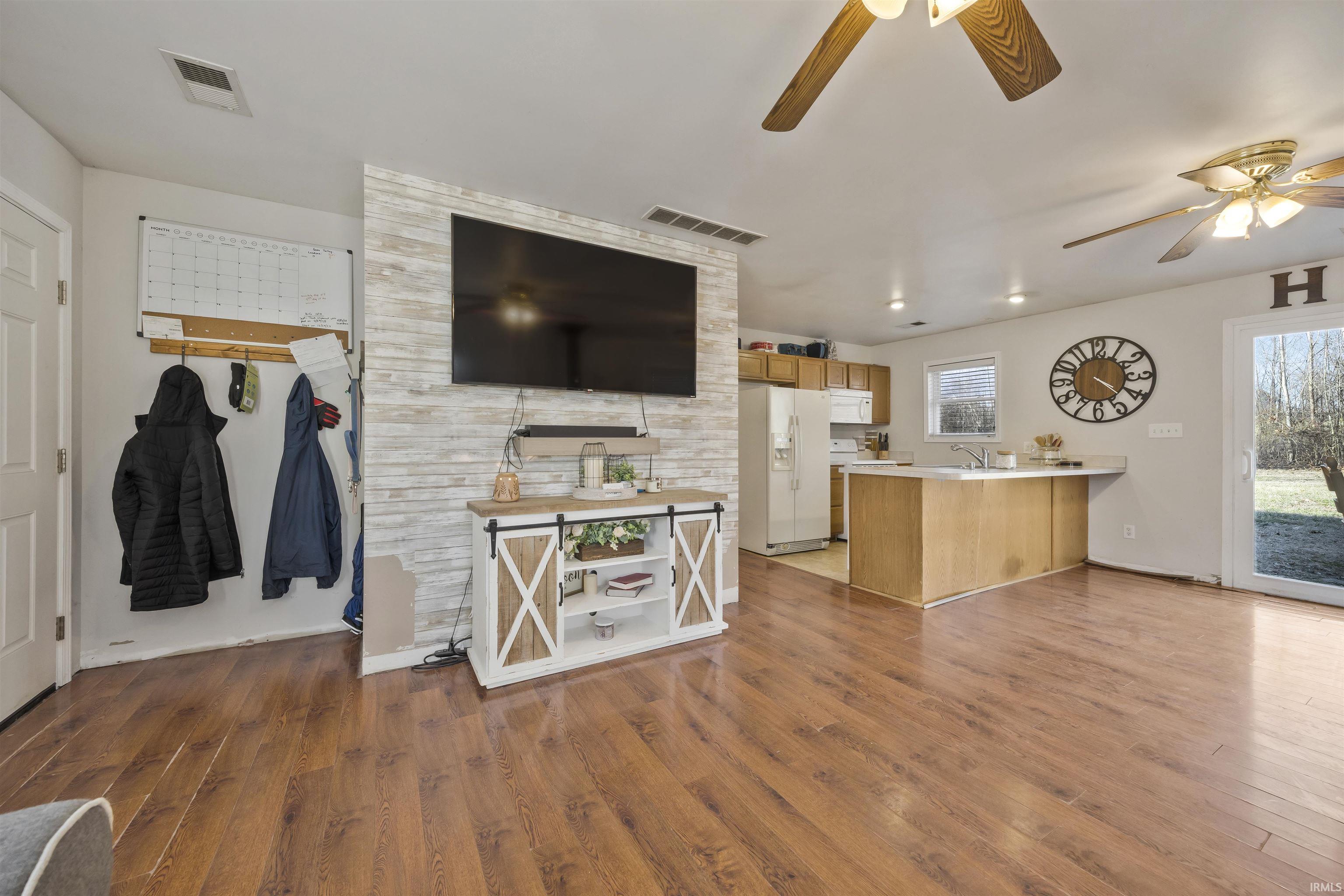 8870 Barter Road Mount Vernon, IN 47620 - Photo 7 of 34