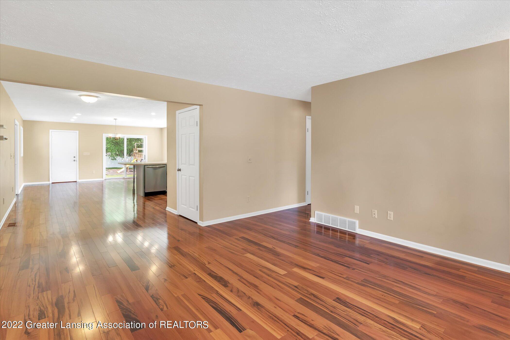 920 Bretton Road Lansing, MI 48917 - Photo 9 of 39 09-920-Bretton-Rd-WindowStill-Real-Estat