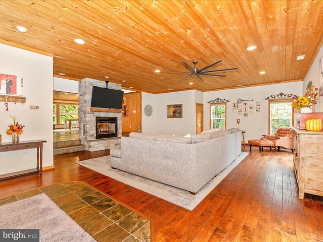 $999,000 | 8935 Hawbottom Road, Middletown, MD 21769