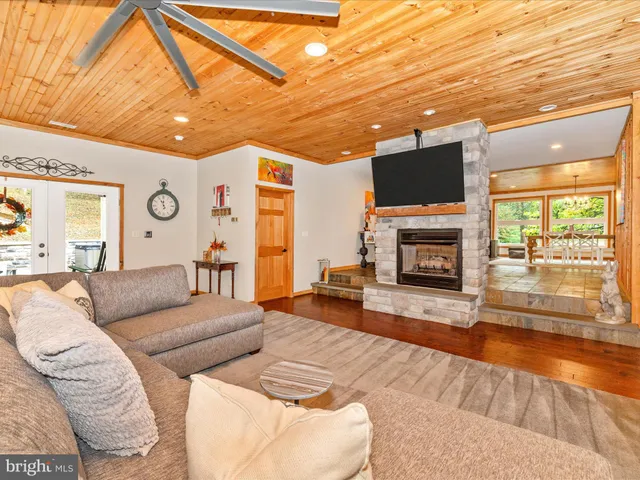 $999,000 | 8935 Hawbottom Road, Middletown, MD 21769