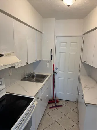 $1,800 | 11 Southwest 52nd Avenue, Unit 1B, Miami, FL 33134