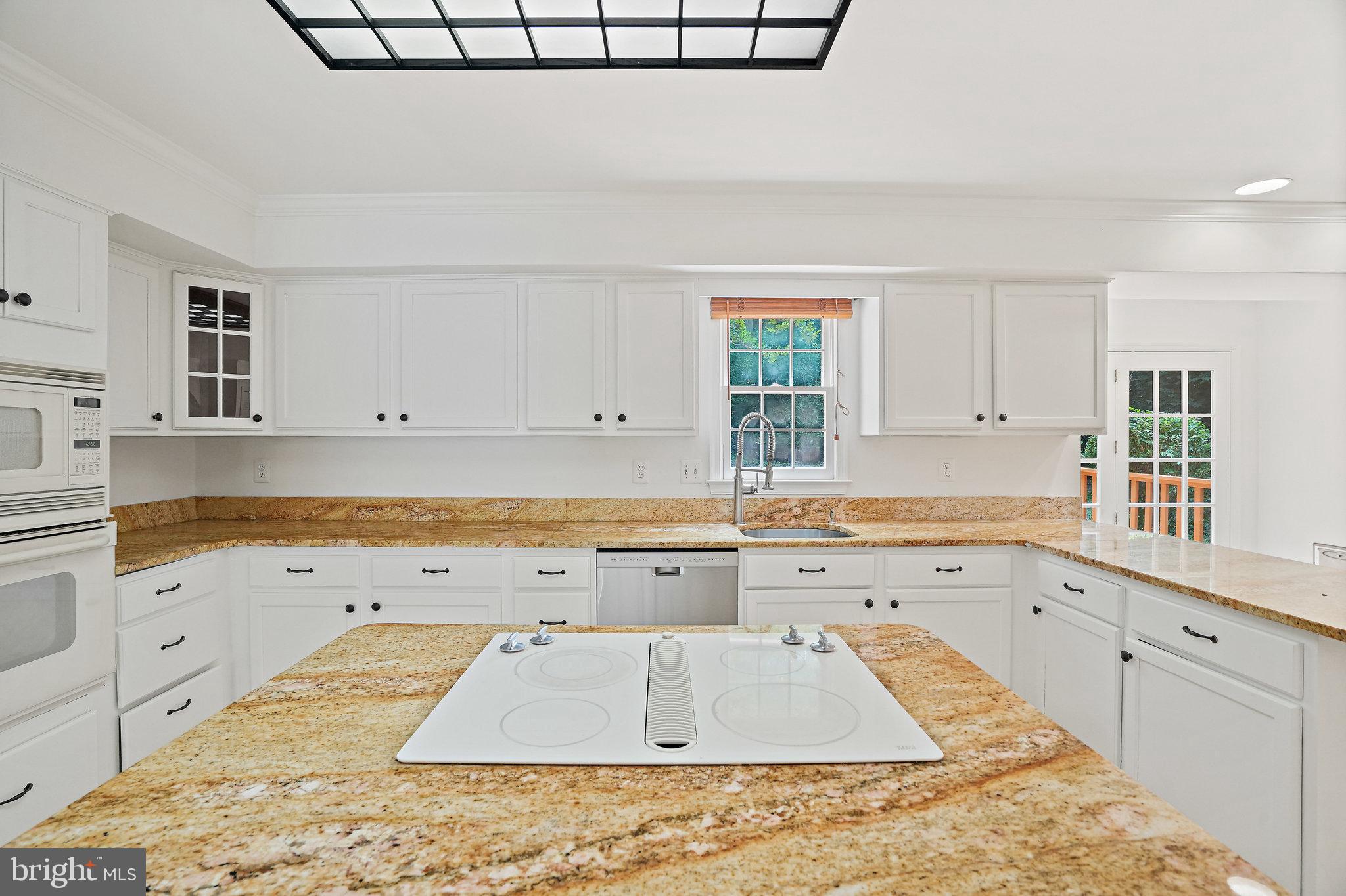 15515 Langside Street Silver Spring, MD 20905 - Photo 19 of 38 Bright