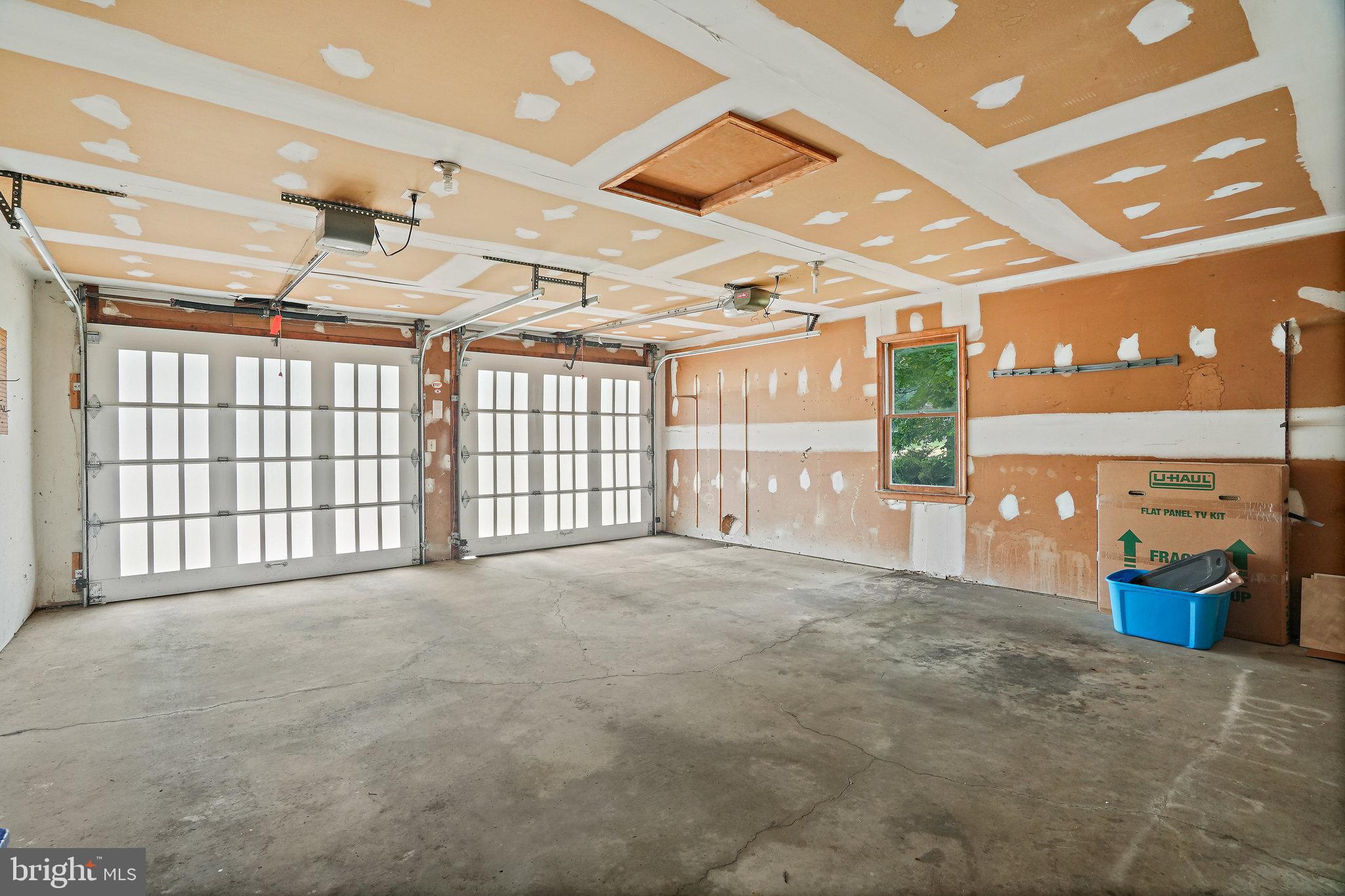 15515 Langside Street Silver Spring, MD 20905 - Photo 36 of 38 2 Car Garage