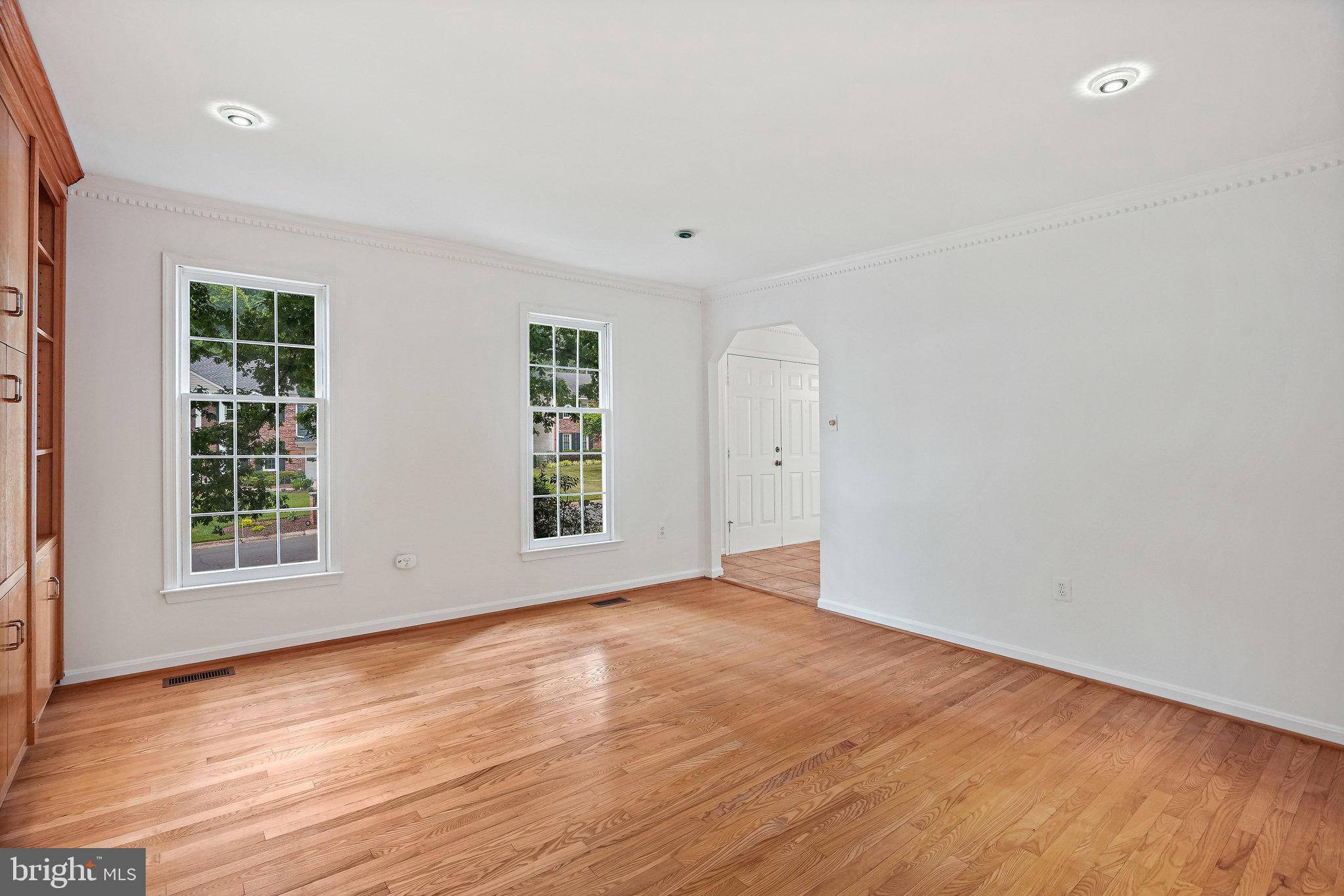 15515 Langside Street Silver Spring, MD 20905 - Photo 9 of 38 Living Room