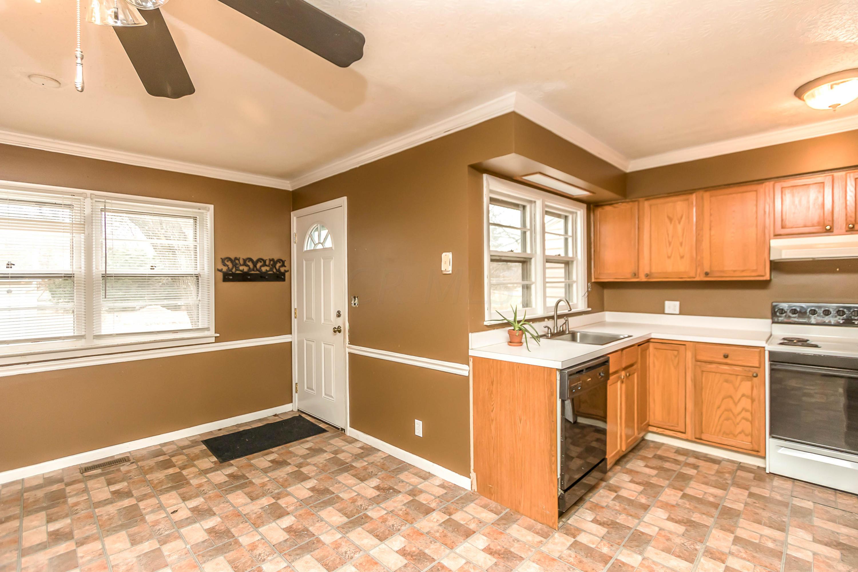 7045 Harlem Road Westerville, OH 43082 - Photo 13 of 49