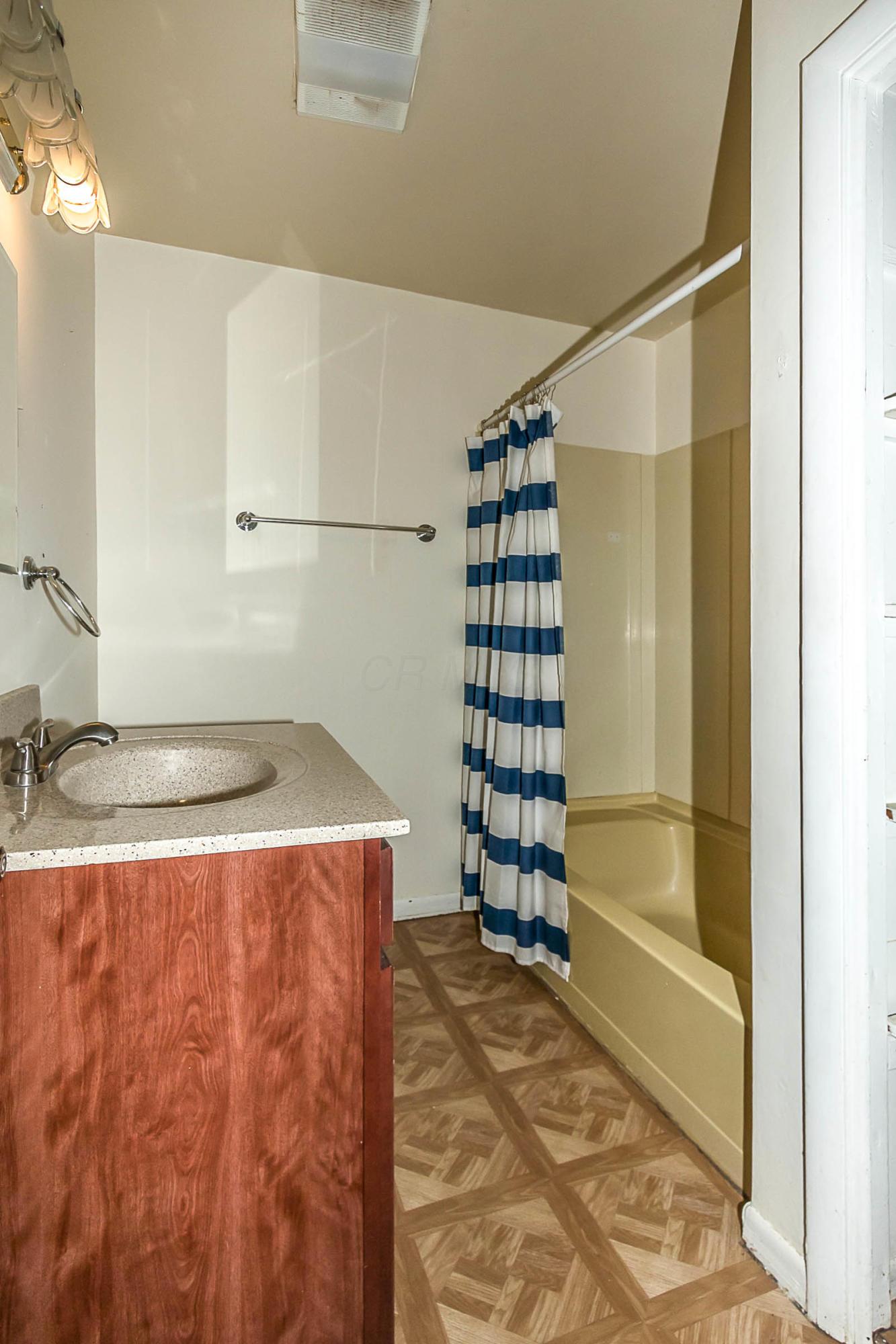 7045 Harlem Road Westerville, OH 43082 - Photo 28 of 49