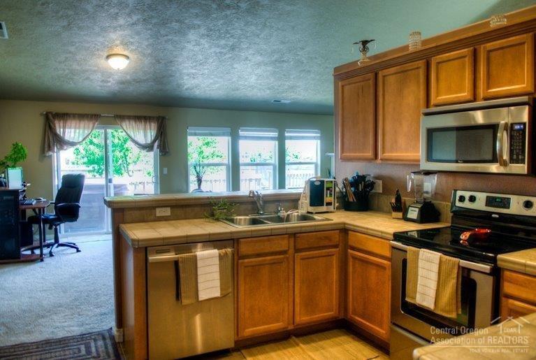 976 Southwest Rimrock Way Redmond, OR 97756 - Photo 7 of 14 Additional Photo