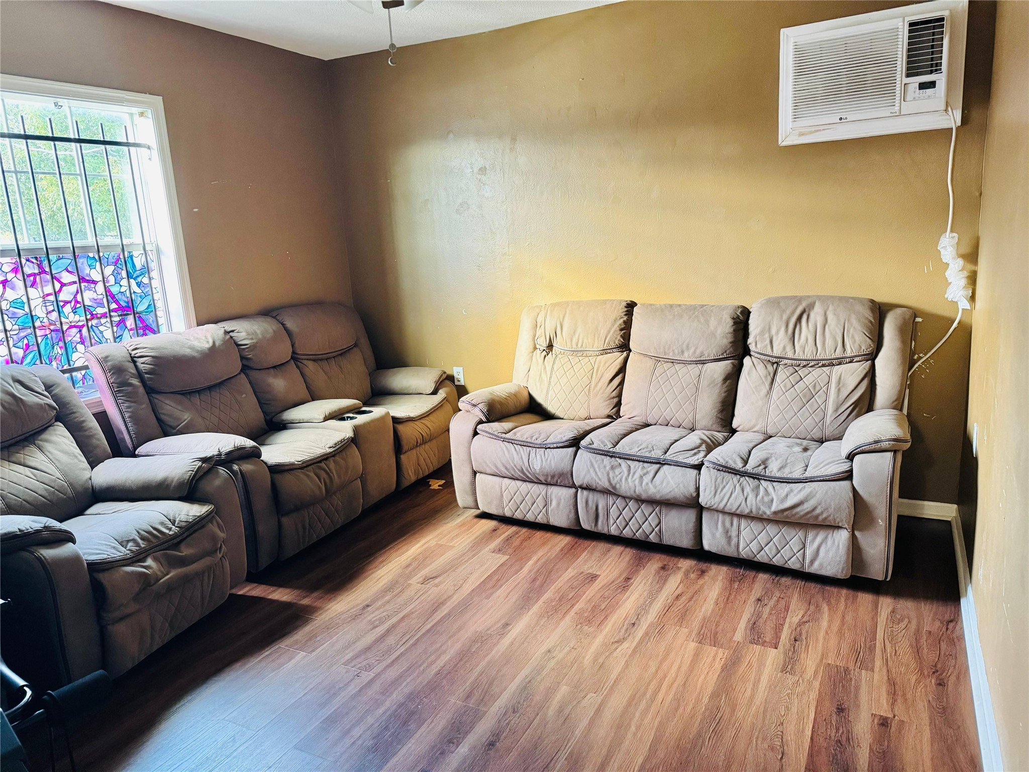 3414 Cochran Street Houston, TX 77009 - Photo 5 of 7 Living Room