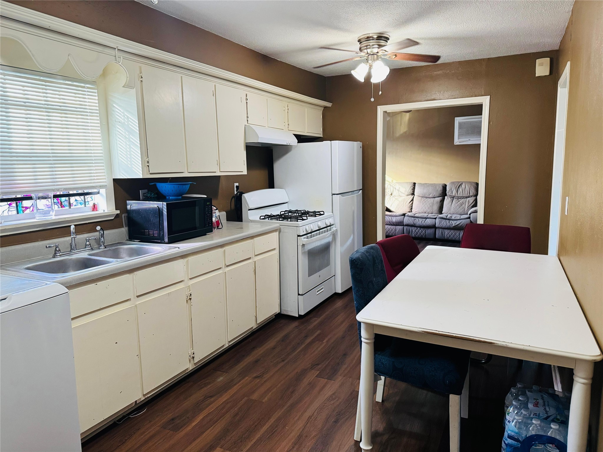 3414 Cochran Street Houston, TX 77009 - Photo 7 of 7 Kitchen/Dinning