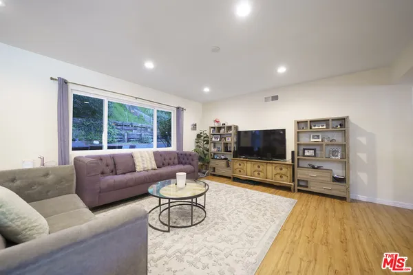 $1,690,000 | 5532 Ocean View Boulevard, La Canada Flintridge, CA 91011