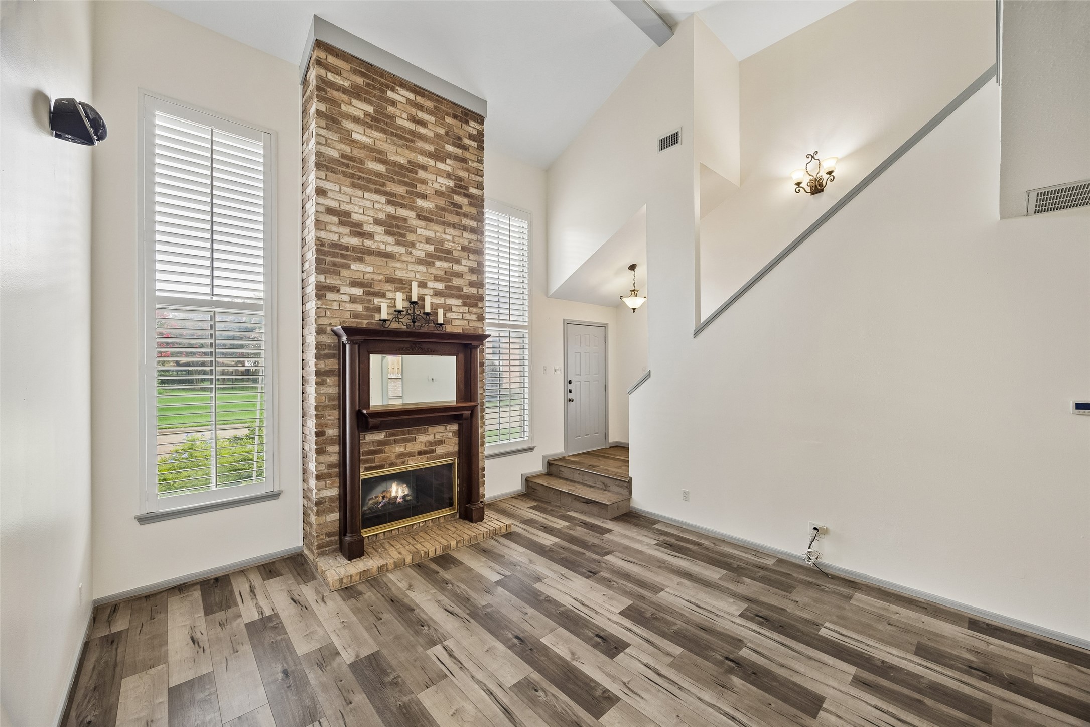 727 Bunker Hill Road, Unit 92 Houston, TX 77024 - Photo 5 of 50 LIVING AREA IS ANCHORED BY A UNIQUE FIREPLACE AND FRAMED BY FLOOR-TO-CEILING WINDOWS.
