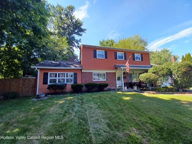 a view of a yard in front of a house