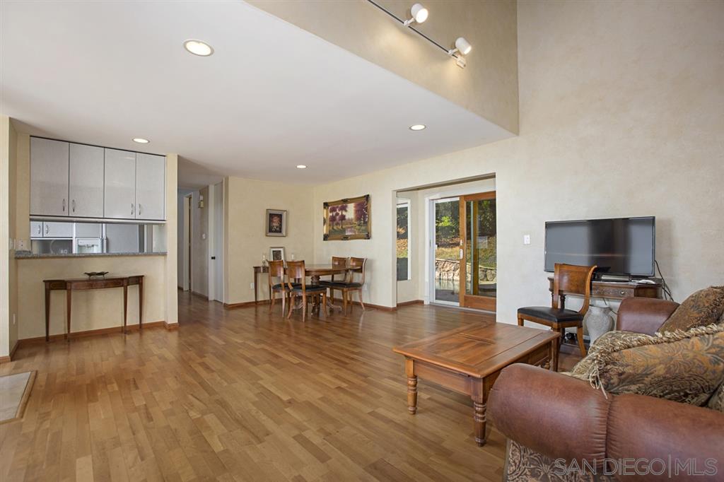 926 La Jolla Rancho Road La Jolla, CA 92037 - Photo 12 of 25