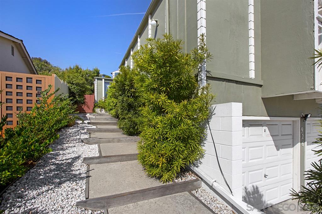926 La Jolla Rancho Road La Jolla, CA 92037 - Photo 3 of 25