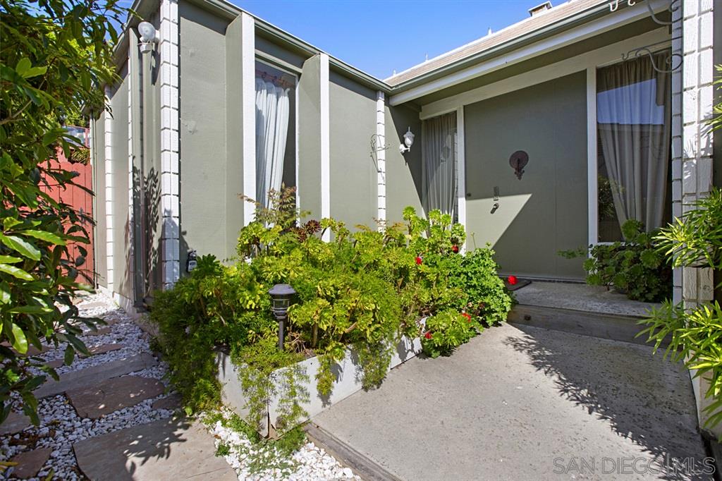 926 La Jolla Rancho Road La Jolla, CA 92037 - Photo 4 of 25