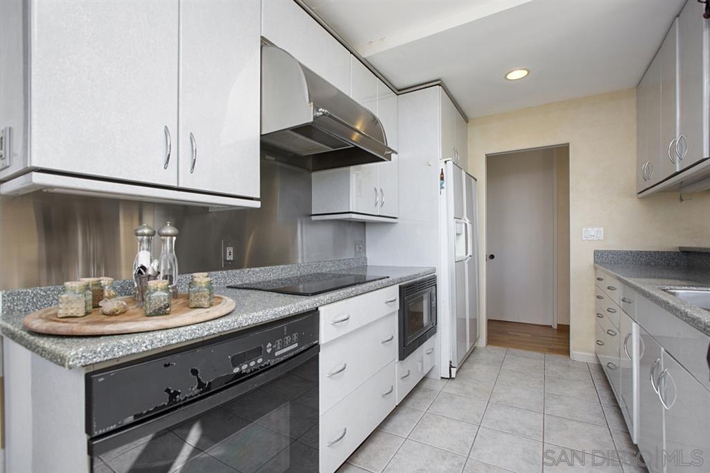 926 La Jolla Rancho Road La Jolla, CA 92037 - Photo 9 of 25