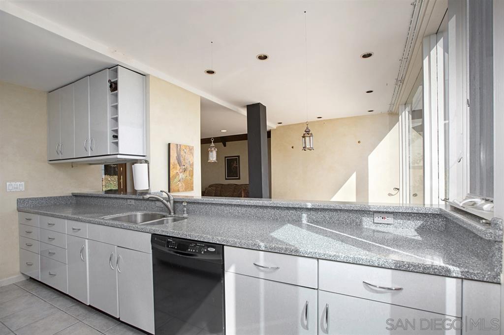 926 La Jolla Rancho Road La Jolla, CA 92037 - Photo 10 of 25