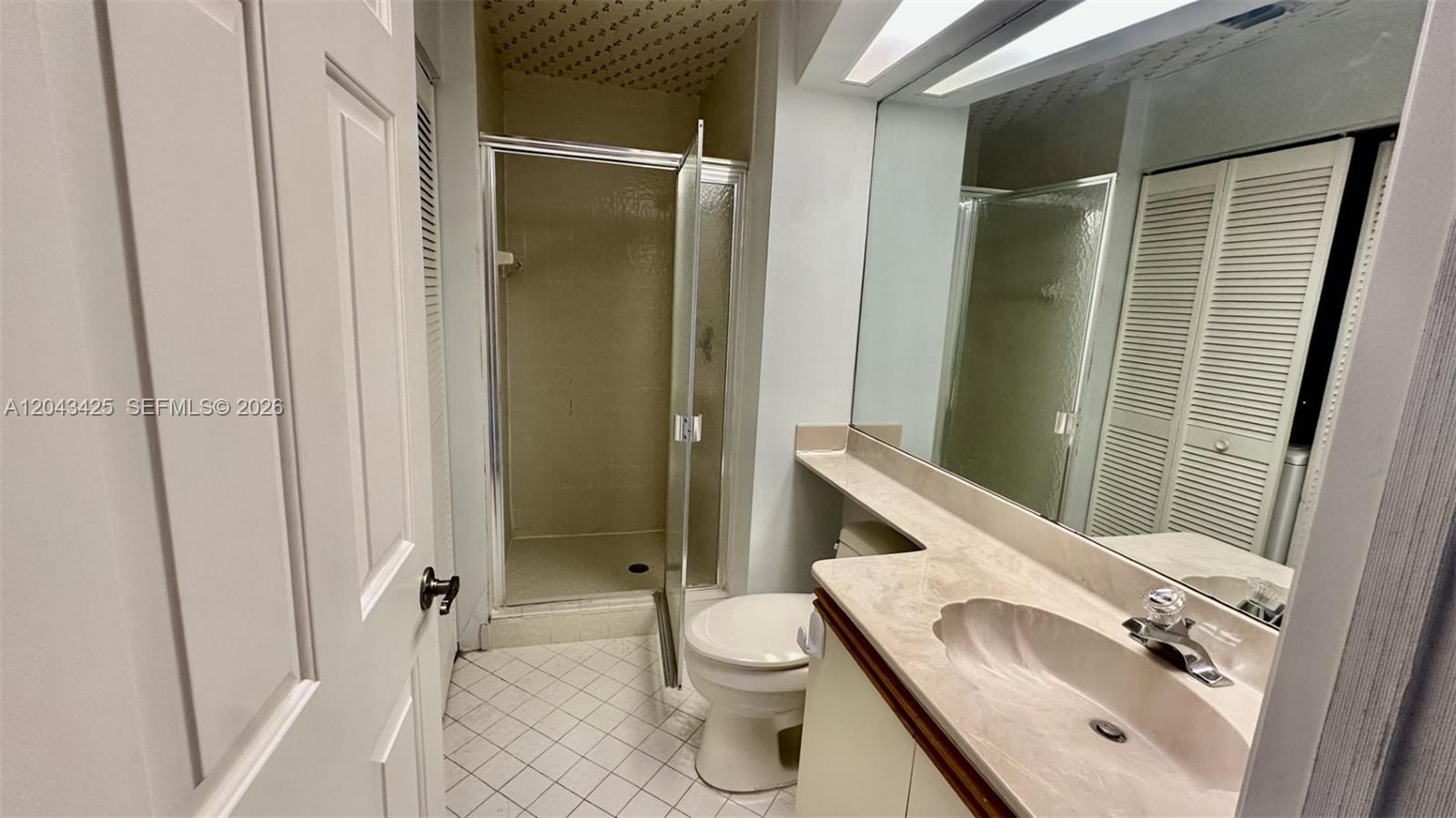 7472 La Paz Boulevard, Unit 301 Boca Raton, FL 33433 - Photo 16 of 35 Bathroom 2