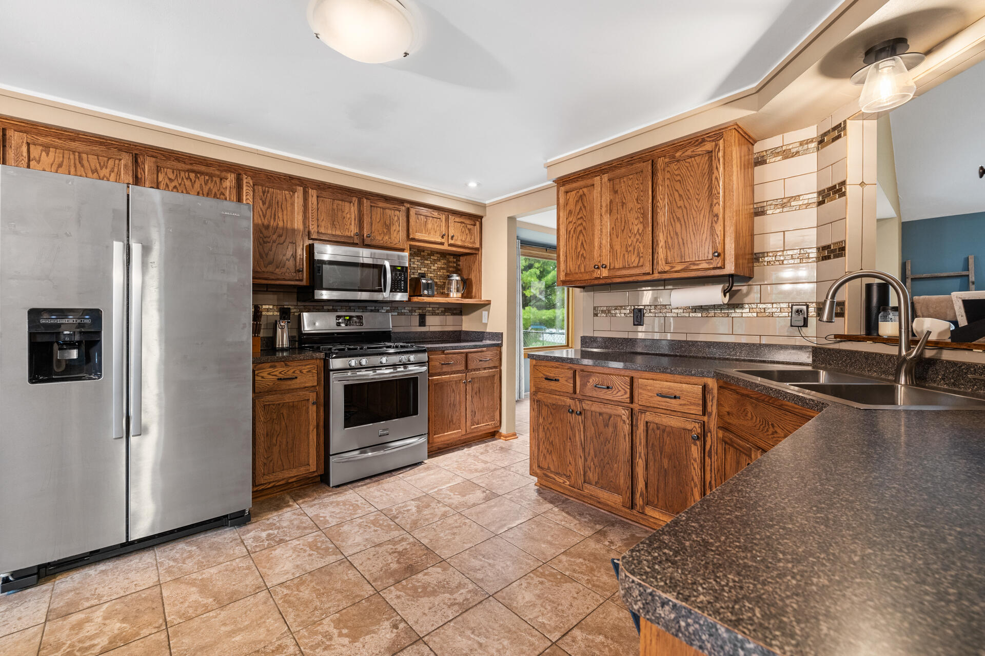 3960 Kings Way Slinger, WI 53086 - Photo 10 of 27 Kitchen