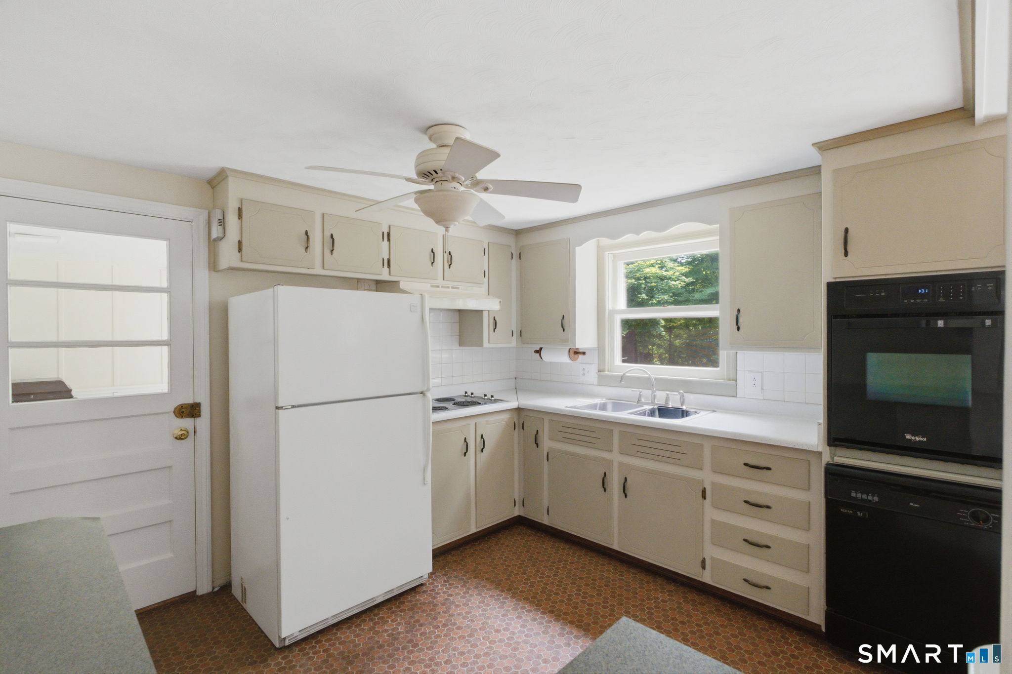 6 Madison Road Enfield, CT 06082 - Photo 18 of 36