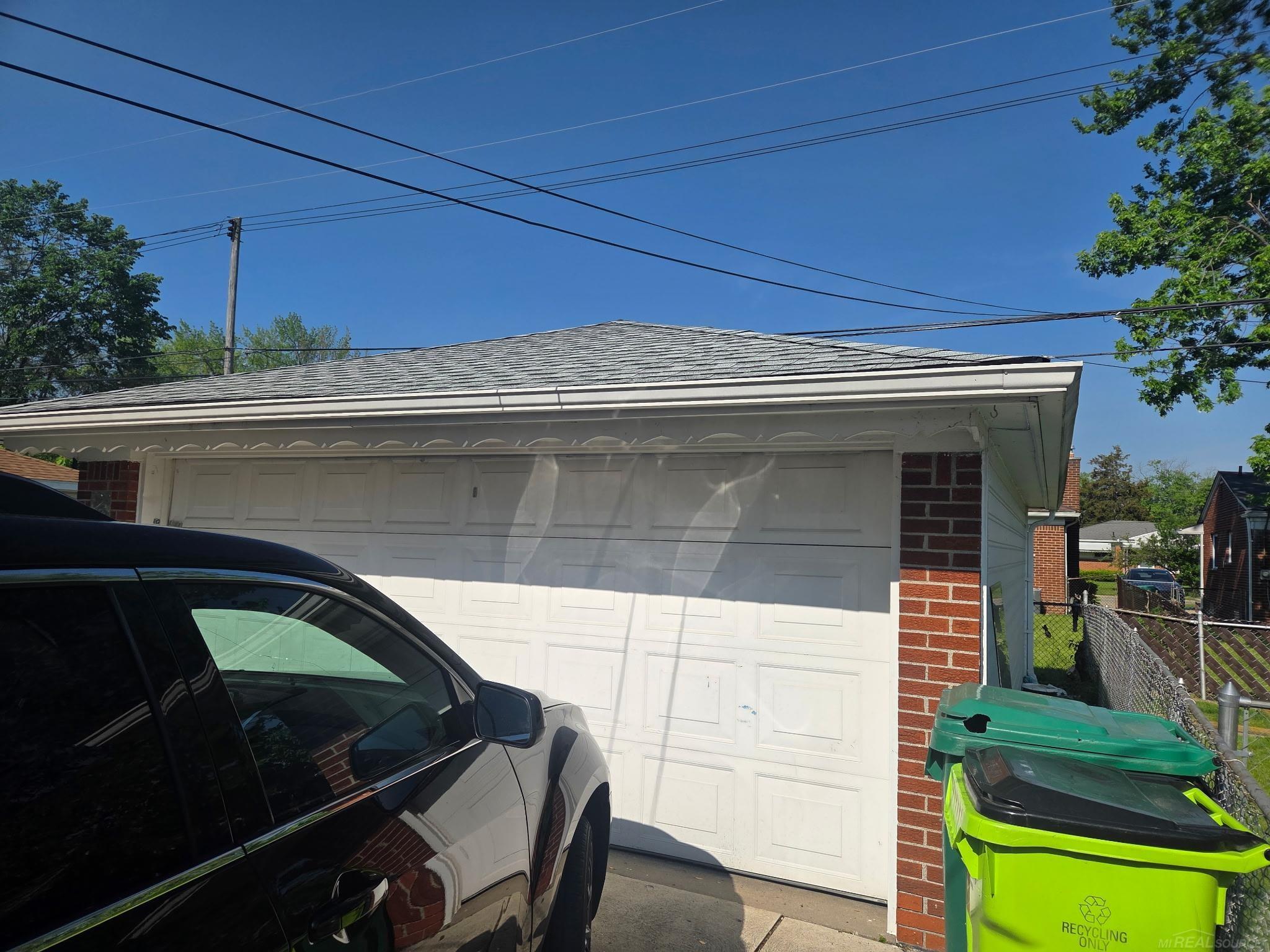 24645 Raven Avenue Eastpointe, MI 48021 - Photo 6 of 7 50213098-3c78eb95-e8ea-4a5b-be55-ac6164b191f5.JPG
