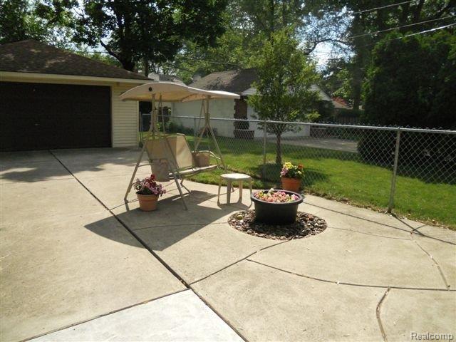 1985 Severn Road Grosse Pointe, MI 48236 - Photo 3 of 22 1985 Severn 031.jpg