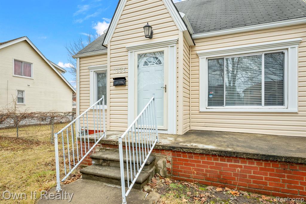 7335 Maple Street Dearborn, MI 48126 - Photo 3 of 34