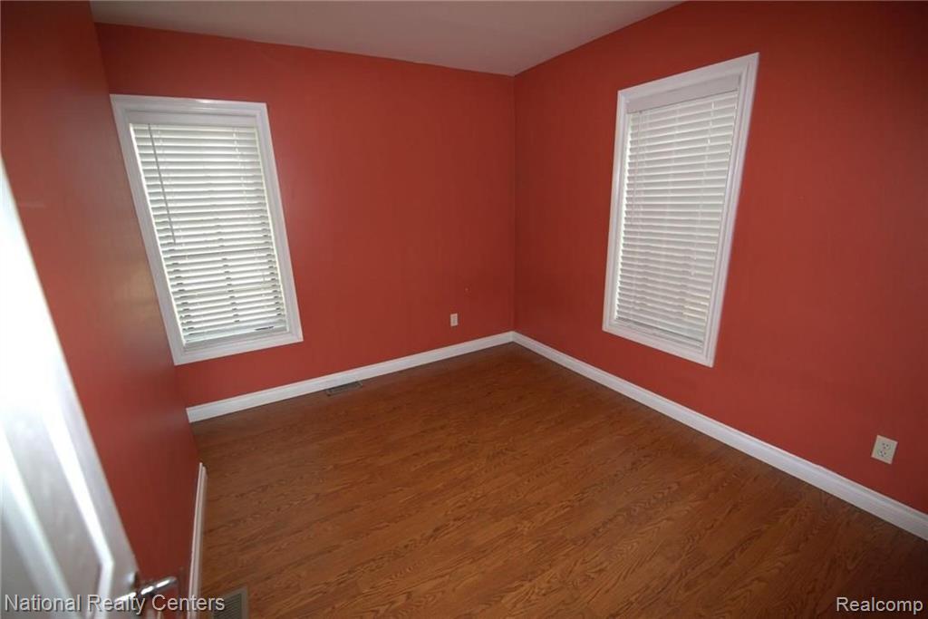2790 Harvey Street Rochester, MI 48309 - Photo 14 of 21