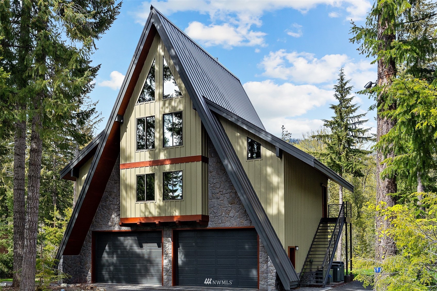 691 Kachess River Road Easton, WA 98925 - Photo 2 of 40 a view of an entryway