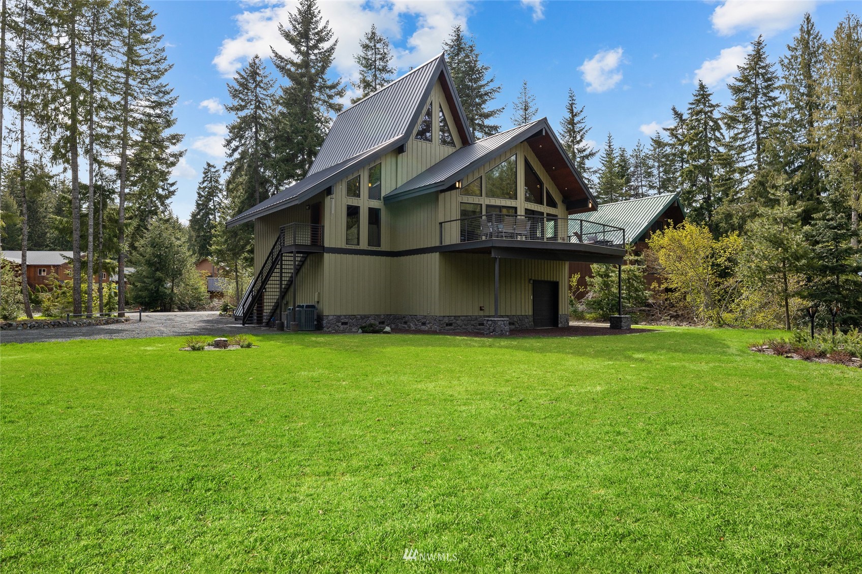 691 Kachess River Road Easton, WA 98925 - Photo 3 of 40 a front view of house with a garden